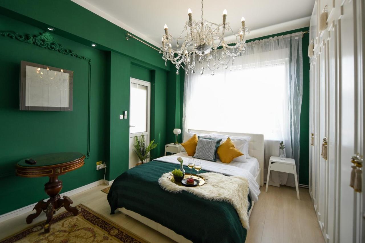 Baroque Splendor: Breathtaking Views & Design Leilighet Bucureşti Eksteriør bilde