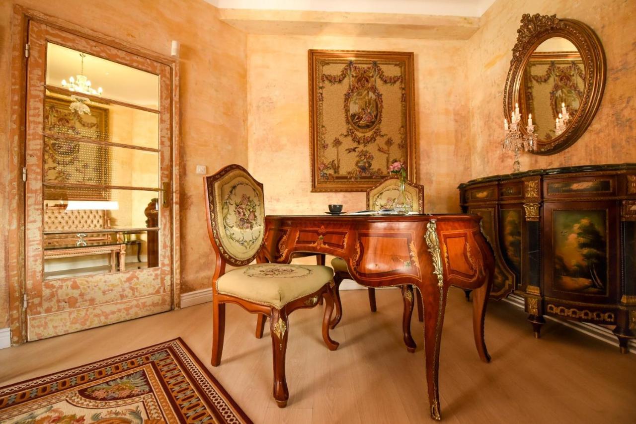 Baroque Splendor: Breathtaking Views & Design Leilighet Bucureşti Eksteriør bilde